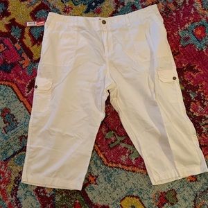 White Capri pants